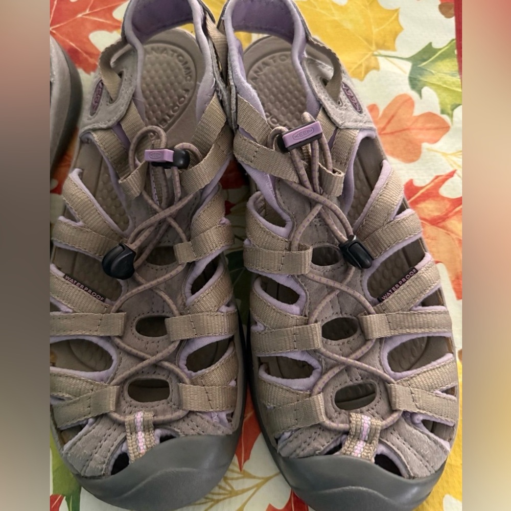 Keen whisper tan and purple sandals 8
